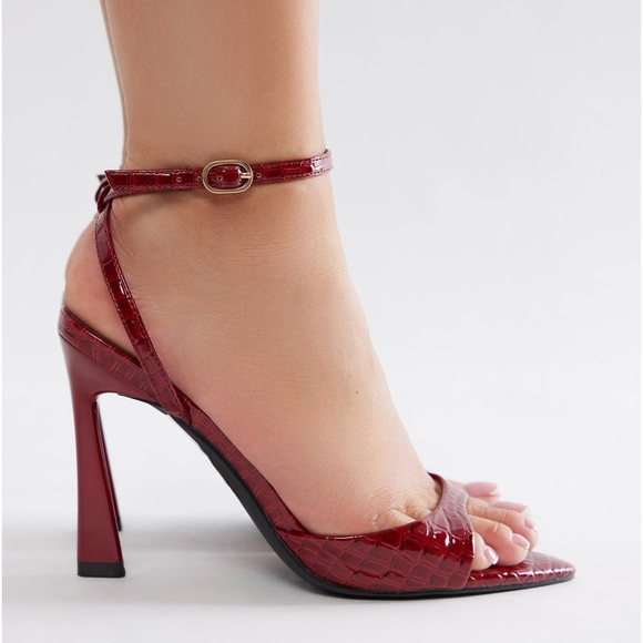 Seraphine Stiletto Heels from Fashion Nova - Burgundy 👠 - Picture 3 of 10